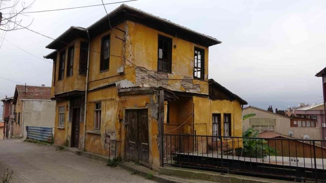 İ̇zmit’in Tarihe Tanıklık Eden Evleri Bakın Ne Halde