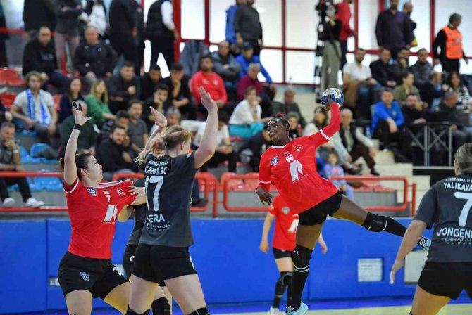 Konyaaltı’nın Hedefi Lideri Yenmek