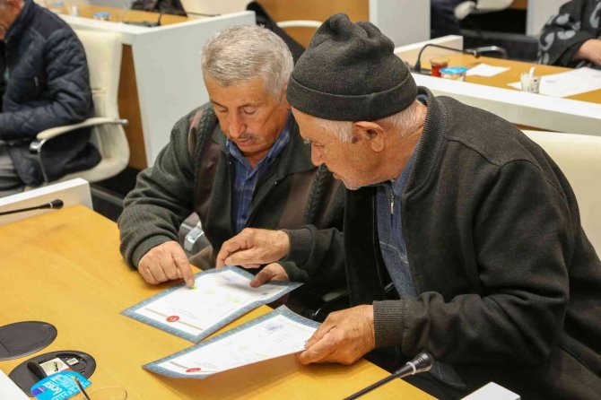 Meram’da Mahalle Sakinleri Yeni Tapularına Kavuştu