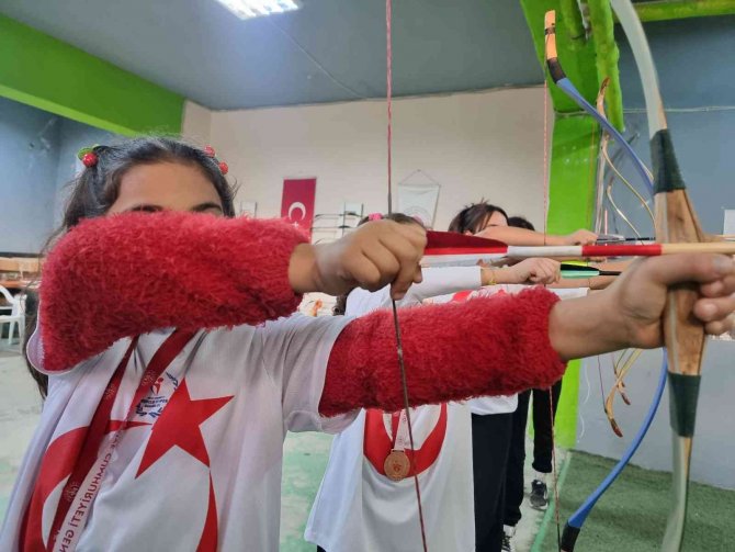 Okçuluk Sporuna İlgi Arttı, Gençler Hedeflerini 12’den Vuruyor