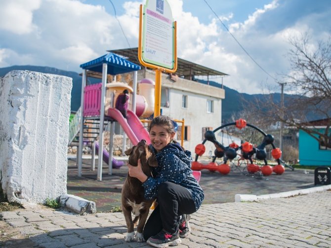 Kuşadalı Çocuklar Yeni Parklardan Memnun