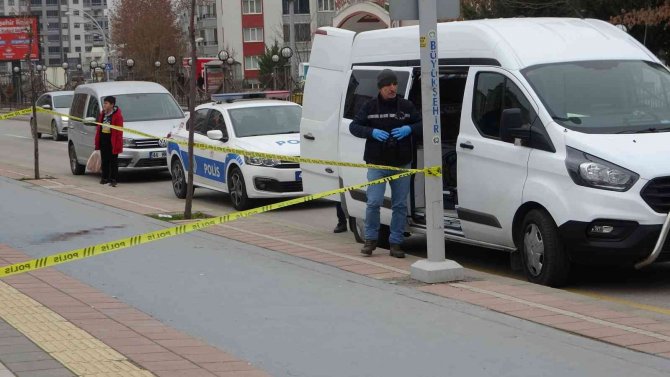 Çakmak Üzerine Kurduğu Jiletli Düzenek İle Kendini Yaraladı