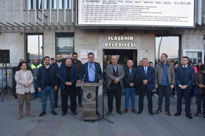 Alaşehirli İşçiler Maaş Zammını Oynayarak Kutladı