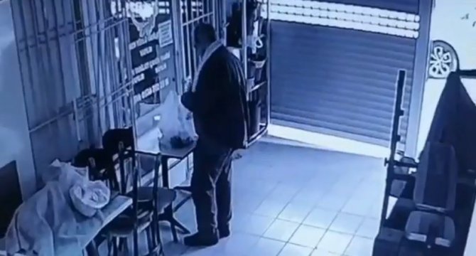 Önce Isınma Hareketleri Yaptı, Sonra Telefonu Çaldı