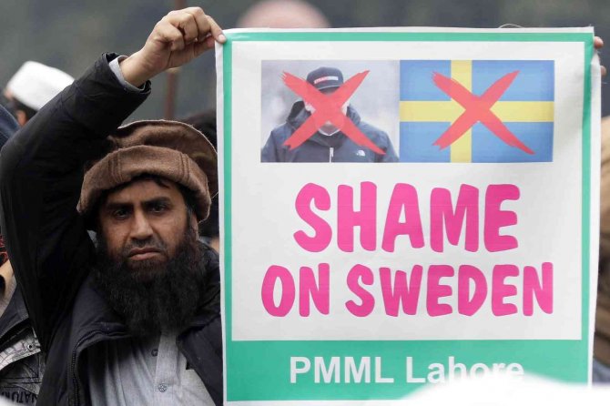 Pakistan’da Yüzlerce Kişi İ̇sveç’te Kur’an-ı Kerim Yakılmasını Protesto Etti