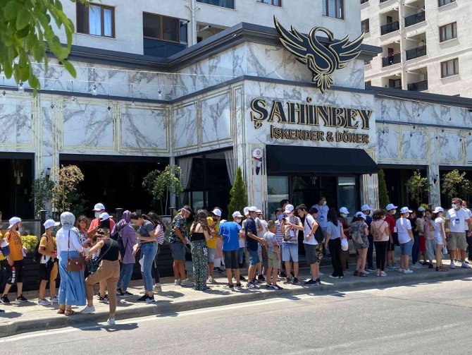 Bursa Kebabıyla ’Sektörün En İyisi’ Ödülünü Aldı