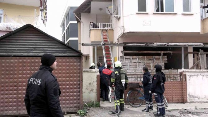 Yerinden Çıkan Soba Borusu Az Kalsın Evi Yakıyordu