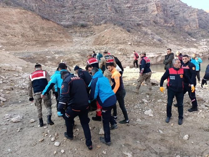 Siirt’te Uçuruma Atlayan Gencin Cansız Bedenine Ulaşıldı