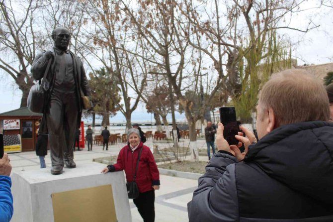 Uğur Mumcu, Sinop’ta İsminin Verildiği Meydanda Anıldı
