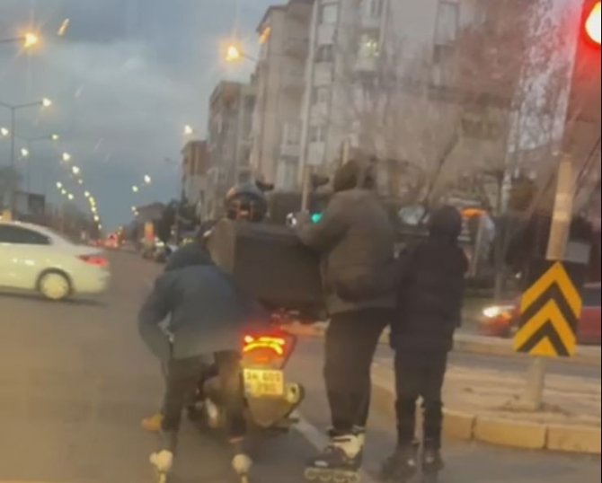Trafikte Pes Dedirten Yolculuk Kameraya Yansıdı