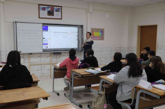 Türkiye’de Bir İlk: Yarıyıl Tatilinde Öğrencilere ’Kış Okulu’ İmkanı