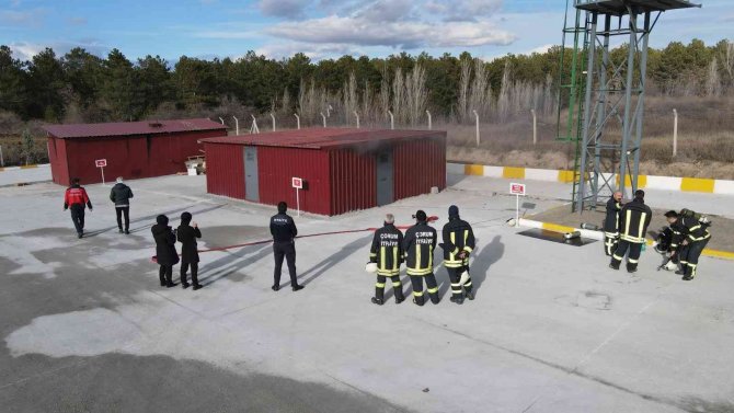 Çorum Belediyesi İ̇tfaiye Teşkilatından Ateş Savaşçılarına Eğitim