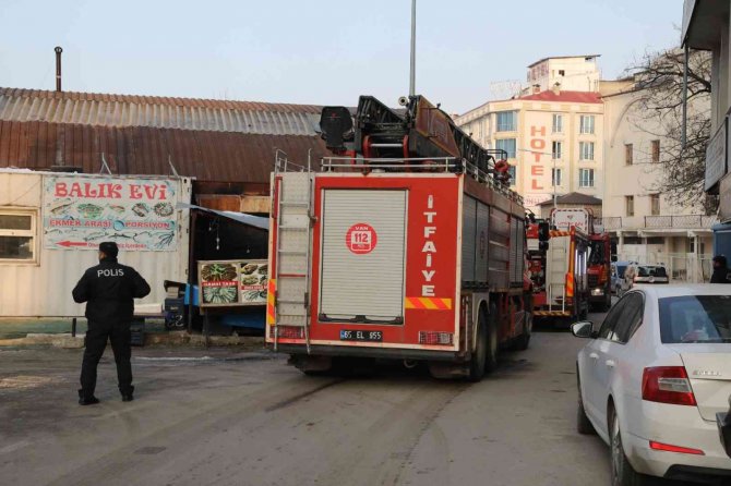 Madde Bağımlısı Şahıs Sahaf Dükkanını Ateşe Vermek İstedi