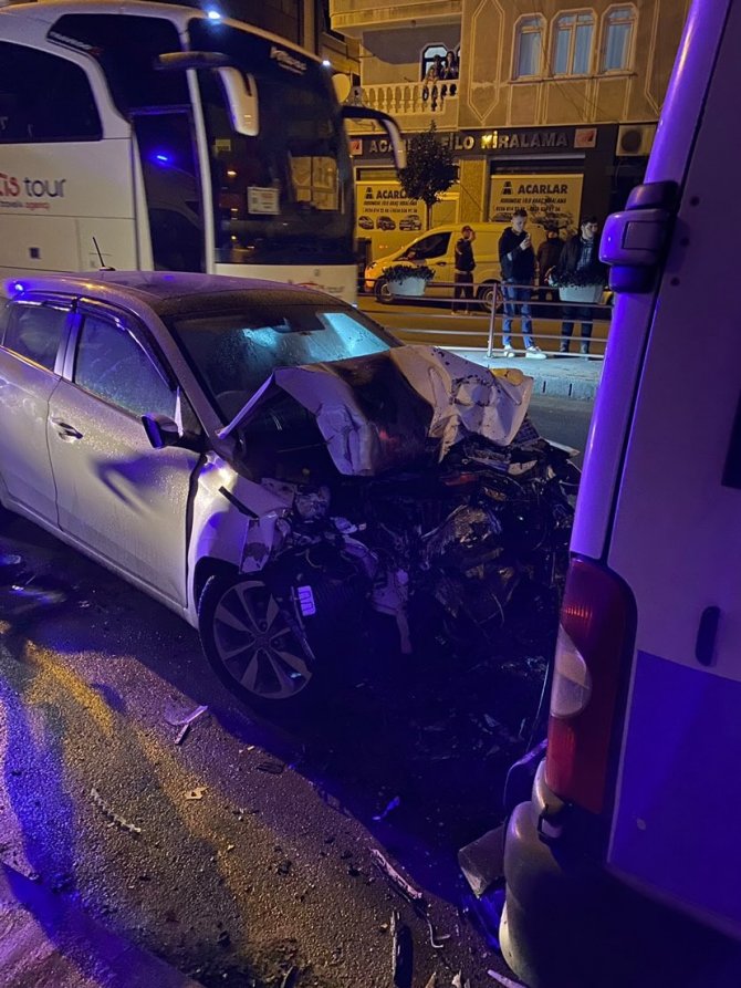Yalova’da 4 Araçlı Zincirleme Kaza