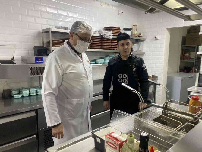 Zeytinburnu’nda Restoranlarda Gıda Denetimi Yapıldı
