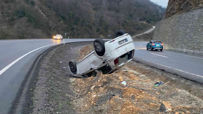 Takla Atan Otomobilden Burunları Bile Kanamadan Çıktılar