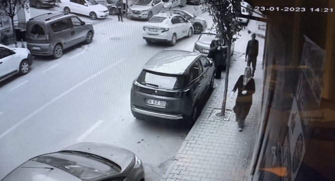 İ̇stanbul Narkotik Polisinden Nefes Kesen Operasyon: Zehir Tacirleri Kaçarken Kaza Yapınca Yakalandı