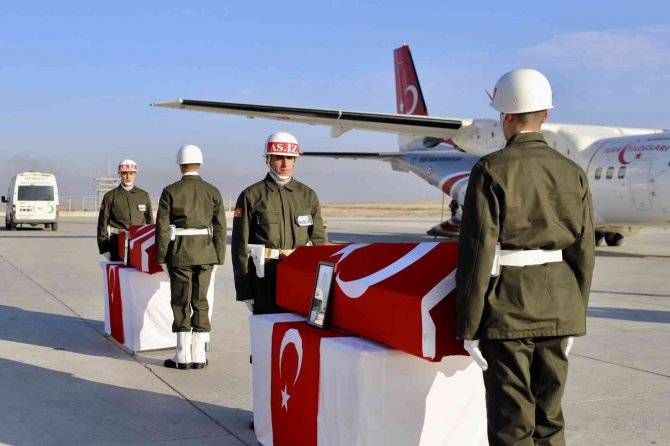 Şehit Olan Askerlerin Cenazeleri Ağrı’dan Memleketlerine Uğurlandı