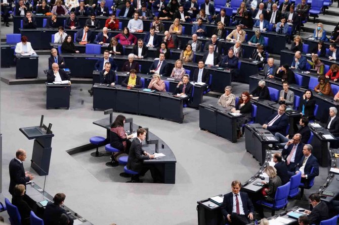 Scholz, Leopard Tanklarının Ukrayna’ya Gönderilmesini “Doğru” Karar Olarak Nitelendirdi