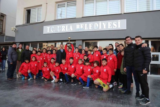 Urla Belediyespor Şampiyonluk Sevinci Yaşadı