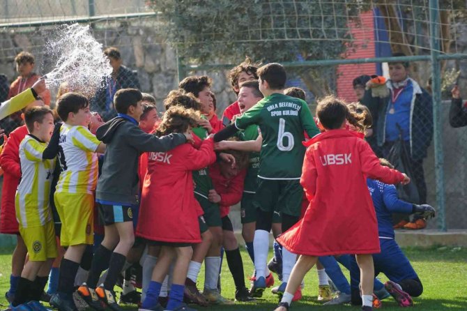 Urla Belediyespor Şampiyonluk Sevinci Yaşadı