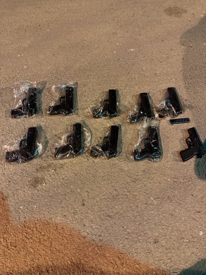 Ankara’da Bir Şahsın Evinde 19 Adet Ruhsatsız Tabanca Ele Geçirildi