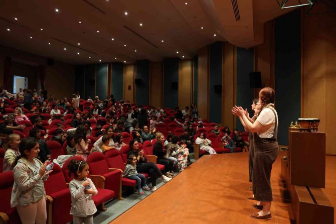 Antalya’da Çocuklar Tiyatro Dolu Bir Tatil Geçiriyor