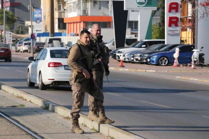 İ̇şten Çıkarılınca Silahla Şantiyeyi Bastı, Ekipleri Alarma Geçirdi