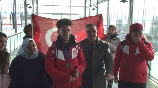 Avrupa 3.’sü Furkan Akar, Memleketinde Kutlamalarla Karşılandı