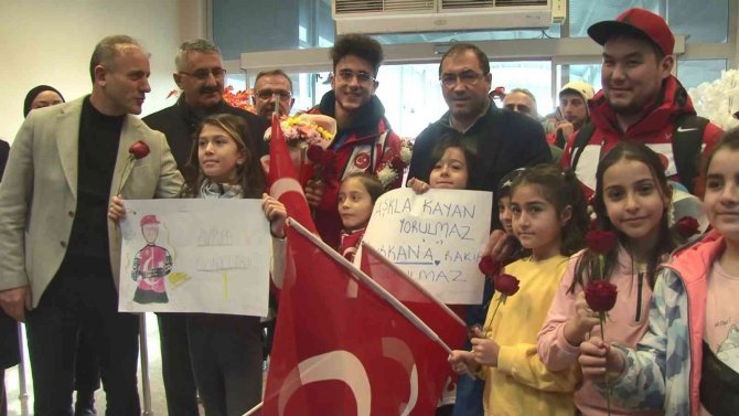 Avrupa 3.’sü Furkan Akar, Memleketinde Kutlamalarla Karşılandı