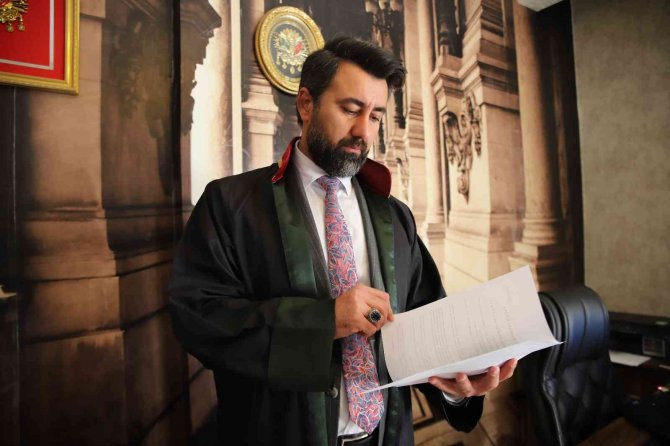 İ̇sveç’te Kur’an-ı Kerim Yakan Siyasetçiye Türk Avukattan Suç Duyurusu