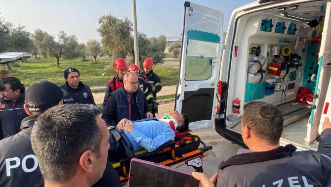 Halk Otobüsü İle Otomobil Çarpıştı: 1 Ölü, 4 Yaralı