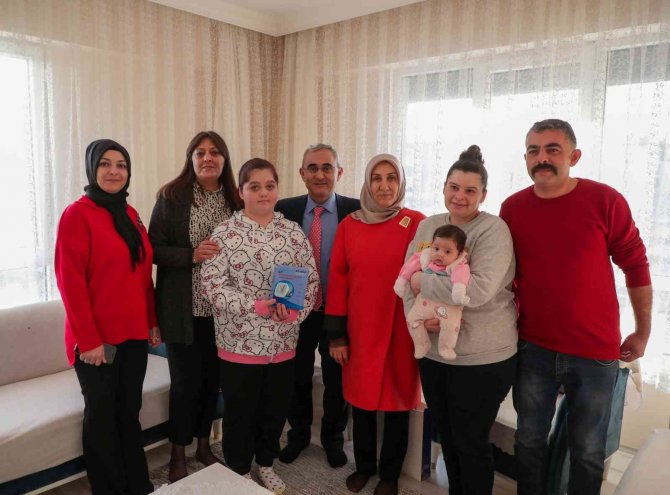 Başkan Işık’tan Hipertansiyon Hastası Gülbahar’a ’Geçmiş Olsun’ Ziyareti