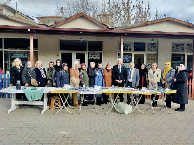 Başkan Yaman Hayır Çarşısına Katıldı