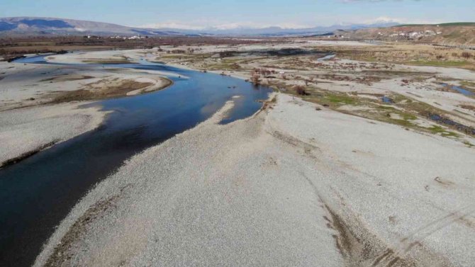Batman’da Kurak Geçen Mevsim, Su Seviyesini Düşürdü