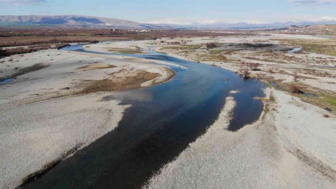 Batman’da Kurak Geçen Mevsim, Su Seviyesini Düşürdü