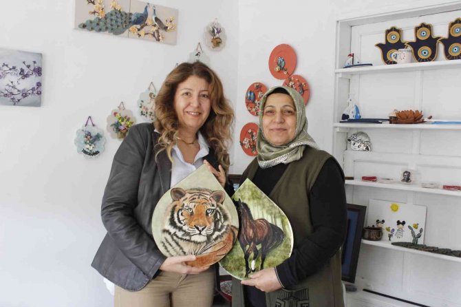 Çini Ustası Yetiştirebilmek İçin 56 Yaşından Sonra Liseye Başladı