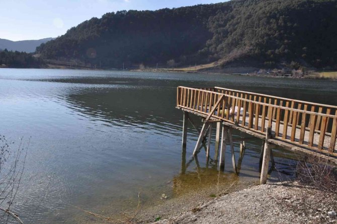Çubuk Gölü’nde Bahar Havası Yaşanırken Göl Suları Azaldı