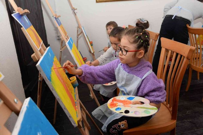 Çocuklar Sanatevi’nde Rengarenk Bir Gün Geçirdi
