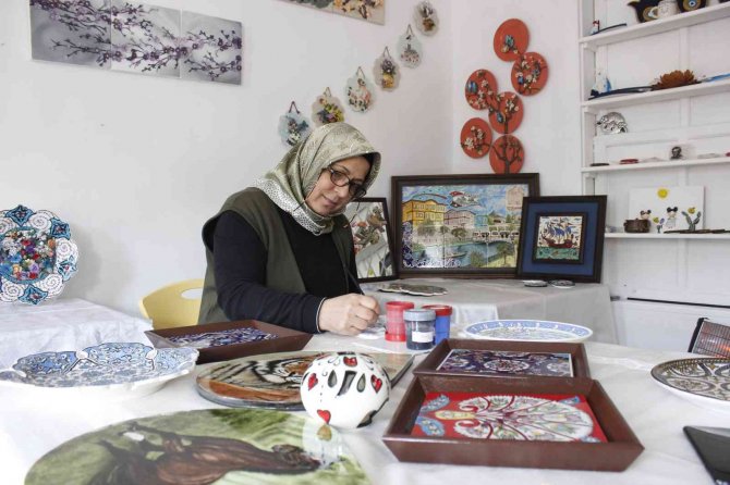 Çini Ustası Yetiştirebilmek İçin 56 Yaşından Sonra Liseye Başladı