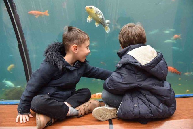 Yıldırımlı Çocuklara Karne Hediyesi