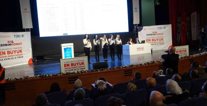Bursa’da Toki̇ Kura Heyecanı...salon Doldu Taştı