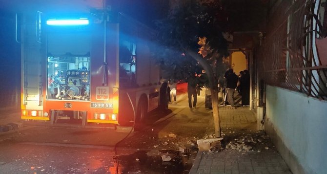 Bursa’da 5 Katlı Binanın 2. Katında Doğal Gaz Patlaması Sonucu Yangın Çıktı