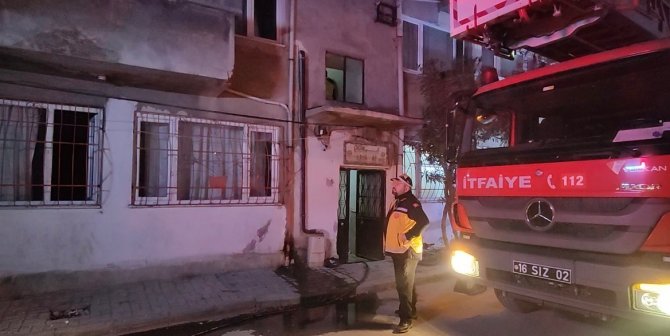 Bursa’da 5 Katlı Binanın 2. Katında Doğal Gaz Patlaması Sonucu Yangın Çıktı