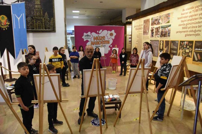 Çocuklar Özledikleri Kar Yağışını Resim Tuvaline Çizdiler