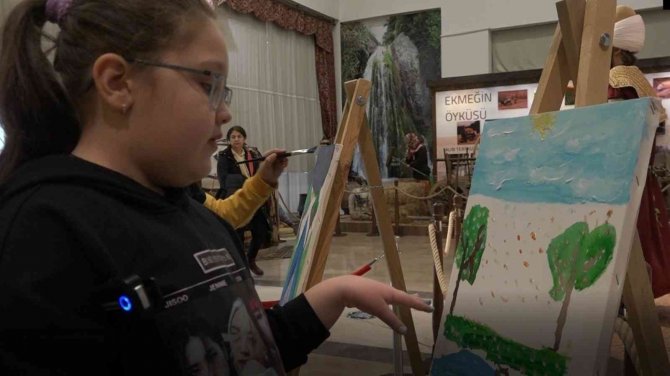 Çocuklar Özledikleri Kar Yağışını Resim Tuvaline Çizdiler