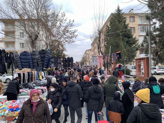 Semt Pazarı Tıklım Tıklım