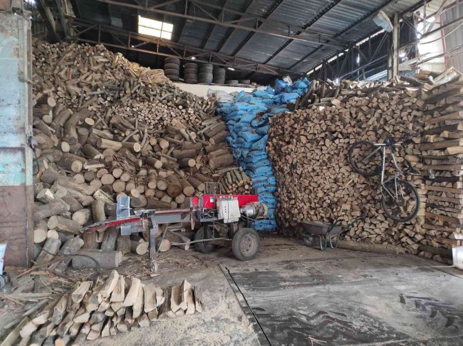 Kış Etkisini Göstermeyince Odun Ve Kömüre Talep Düştü