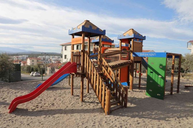Gemlikli Çocuklar Yeni Parklarına Kavuştu