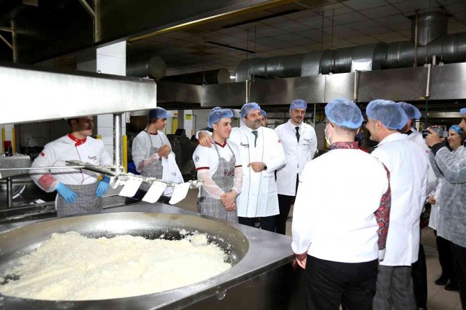 Başkan Mustafa Işık, Genç Stajyerlerin Misafiri Oldu